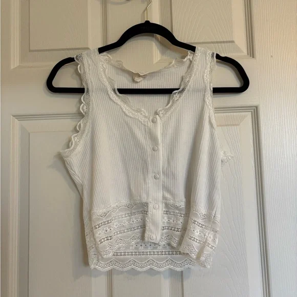 White Lace Button-Down Tank - Picture 3 of 7
